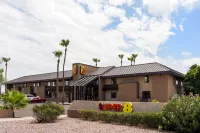 Super 8 by Wyndham Chandler Phoenix Hotels in Chandler