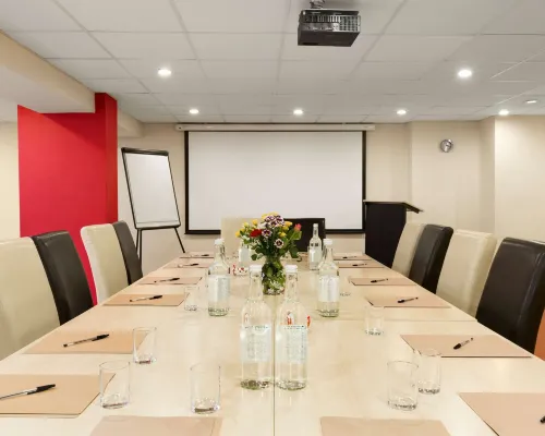 Ramada by Wyndham Hounslow - Heathrow East Featured Photos