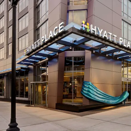 Hyatt Place Arlington Courthouse Plaza Отели рядом с достопримечательностью «Арлингтон-хаус»