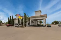 凱藝套房酒店 - 停車場