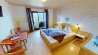 Berghotel Presslauer Отели в г. Гемайнде Вайссензее