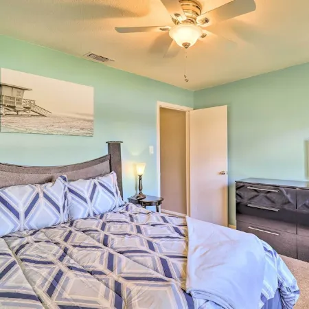 Granbury Getaway w/ Lake Views: 2 Mi to Downtown!