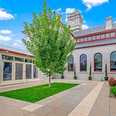 Clocktower Suites Hotel Exterior