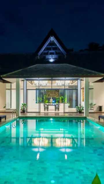 ห้องคิงพร้อมวิวสระว่ายน้ำ