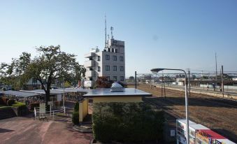 Shinmachi Station Hotel