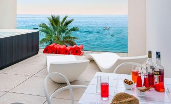 Exclusive Seafront Flat with Terrace and Jacuzzi - by Beahost Rentals