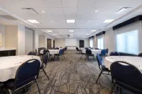 Holiday Inn Express & Suites Kansas City KU Medical Center
