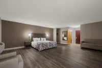 Red Roof Inn & Suites Vineland - Buena - parking