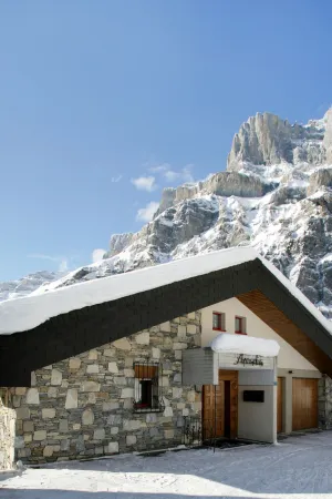 Arcadia Отели рядом с достопримечательностью «Klettersteig Gemmi-Daubenhorn»