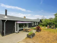"Ellanor" - 1.4km from the Sea
