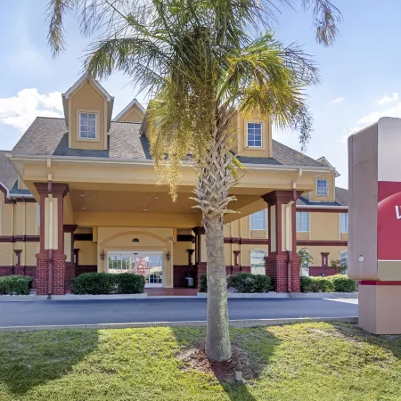 Best Western Plus Bradbury Inn  Suites