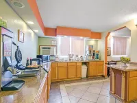 Super 8 by Wyndham Lenexa Overland Park/Mall Area - breakfast