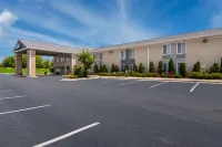 Quality Inn Aurora - Naperville Area Hotel dekat Paramount Theatre