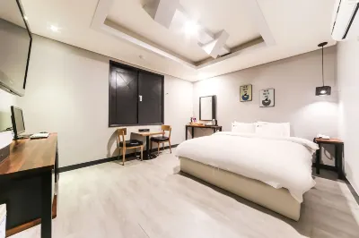 Changwon Palyongdong Vienna Hotels near Changwon Station