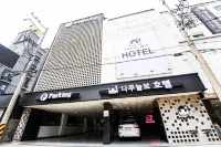 순천 나무늘보 호텔 - 1성급