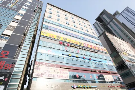 Hotel Bella Dongtan Отели рядом со станцией Byeongjeom Station