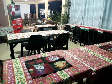 BUNAKIDZ LODGING HOUSE Отели рядом с достопримечательностью «Sea Sphere Dive Center»