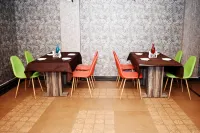 Hotel Uma Palace 사라이 걸하리아 호텔