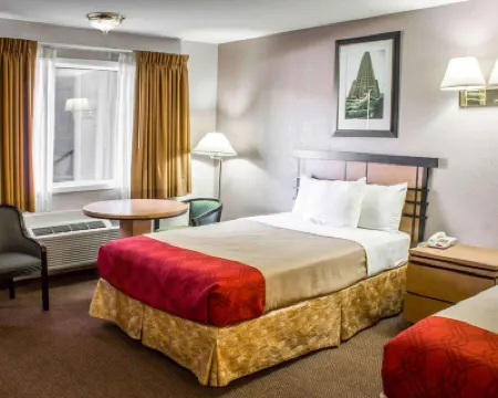Econo Lodge Inn & Suites Colonie Center Mall Hotel di 