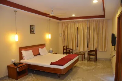 Raya s Annexe 1 Hotels near Sarkarai Padithurai Ghat