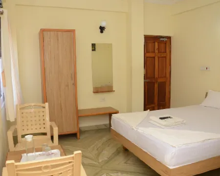Hari Iyer Residency Hotels in Tiruchendur