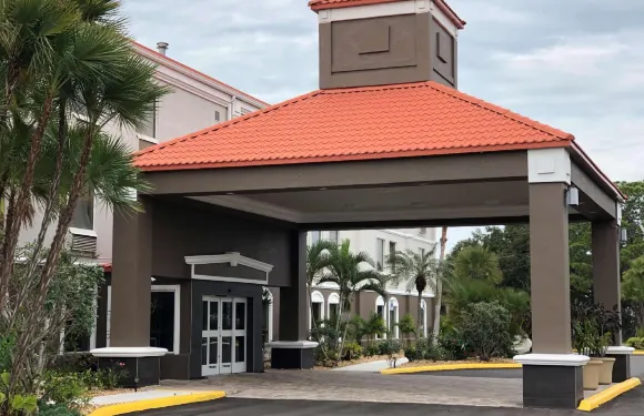 佈雷登頓貝斯特韋斯特Plus酒店及套房