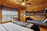 Smoky Mountain Lodge 6 Bedroom Cabin by RedAwning Hotel di Sevier County
