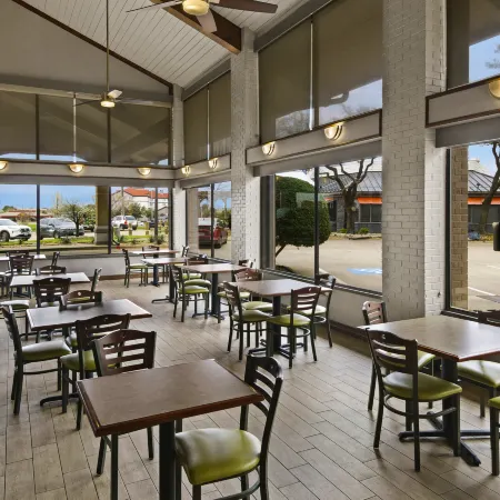 Red Roof Inn & Suites Irving - DFW Airport South