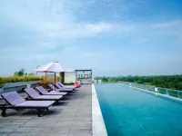 The Evitel Resort Ubud Hotels near Mozaic Restaurant
