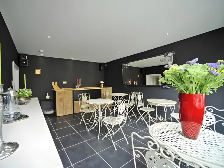 B&B Expo 13 Отели рядом с достопримечательностью «Церковь Святого Иакова»