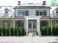 124 on Queen Hotel & Spa Отели рядом с достопримечательностью «Niagara Apothecary Museum»