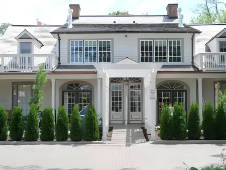 124 on Queen Hotel & Spa Отели в г. Ниагара-он-те-Лейк