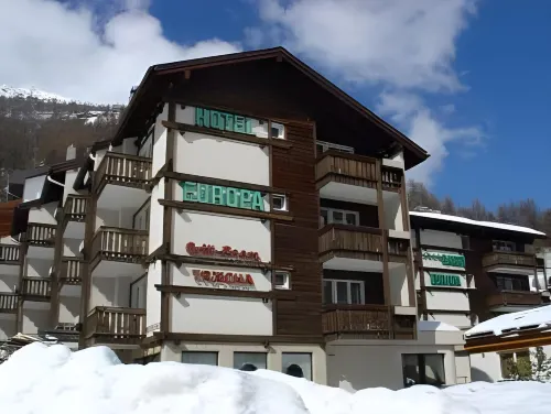 Hotel Europa Guest House فنادق في Saas-Grund