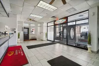 Econo Lodge Inn & Suites