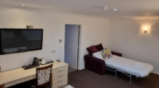 The Avenue Hotel