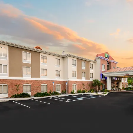 Holiday Inn Express & Suites SPRING HILL by IHG