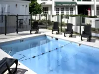 Baymont by Wyndham Waycross - Pools