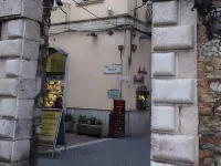 B&B Joan's Heritage Hotels near Villa Comunale