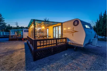 Gyeongju Tentaus Glamping & Auto Camping & Caravan Отели рядом с достопримечательностью «Яндон»
