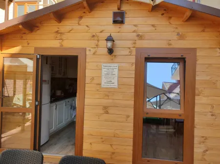 Celentano Mini-Hotel Отели рядом с достопримечательностью «Имеретинский пляж»