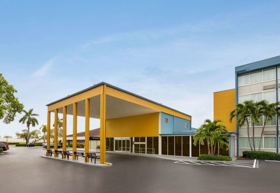 EnVision Hotel Miami International Airport