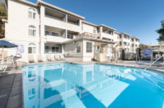 คาปิสตราโน เซิร์ฟไซด์ อินน์ โรงแรมในดาน่าพอยต์