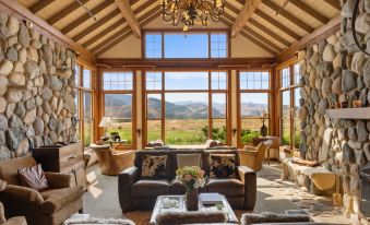 Casia Lodge and Ranch