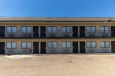 Super 8 by Wyndham Big Spring Hotels near College Park Shopping Center