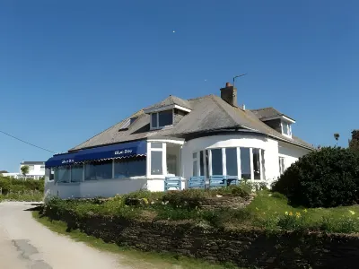 Blue Bay House Hotels near Mawgan Porth Beach