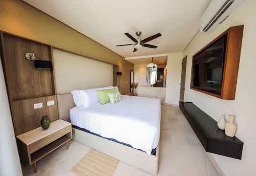 Porto Blu Hotel Overview