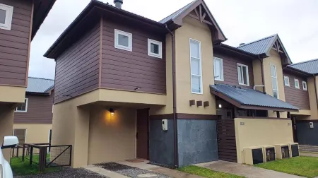 Linda Casa Familiar, Segura Y Muy Buena Ubicación Отели рядом с достопримечательностью «Pucon playa Colo Colo.»