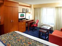 Courtyard Hamilton Hotels in Hamilton