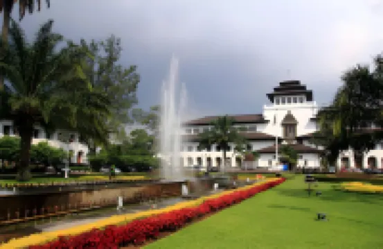 RedDoorz Apartment @ Jarrdin Cihampelas