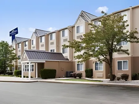 Microtel Inn & Suites by Wyndham Louisville East Отели в г. Джефферсонтаун